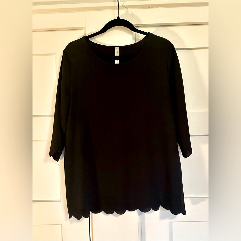 Vanilla Bay O/S Women's Scalloped Hem Top